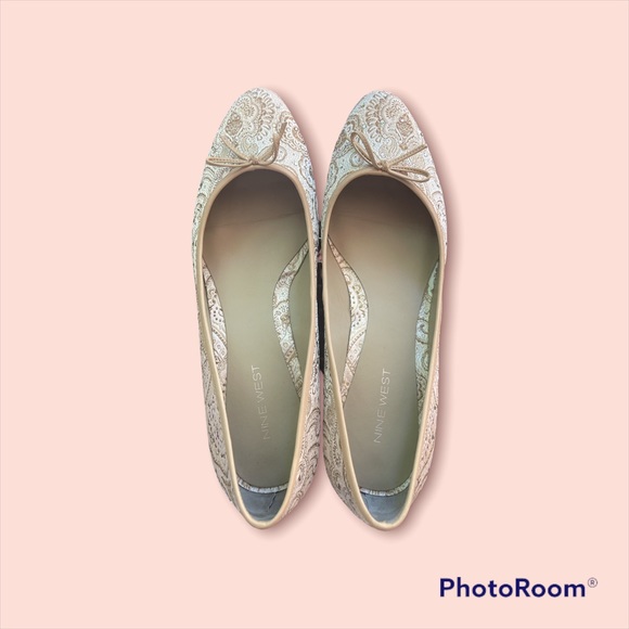 9 West SIZE 9.5 M SILVER PAISLEY FLATS - Picture 4 of 5